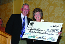 Theresa Ritcherson recieves humanitarian award