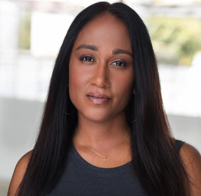 Image of headshot of author Delhia Gaynor