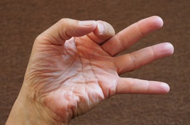 Our hand positions may affect our breathing. This inevitably brings to mind Indian Mudras, or hand positions, used in meditation and dance. The specificity of breathing that has been forged in these explorations demonstrates that each mudra is an orchestration directing our breathing and our awareness with precision.