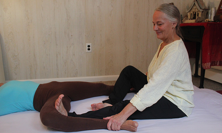 Foot Press to the thigh