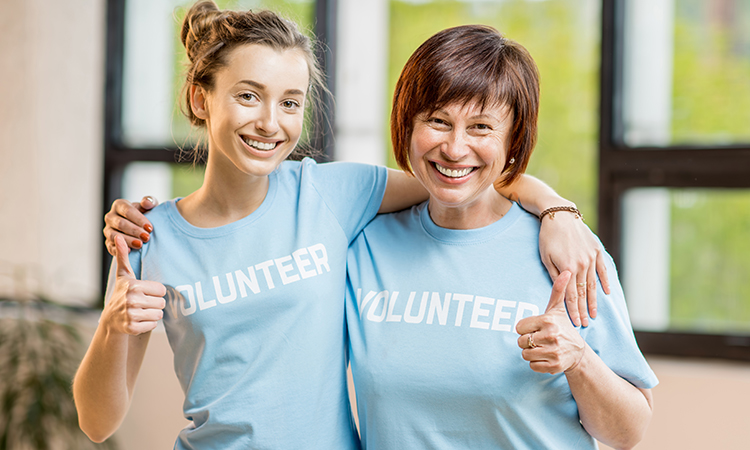 Many organizations seek massage volunteers—and although pay doesn’t come in the form of money, rewards do come in the form of new connections, experiences and education.